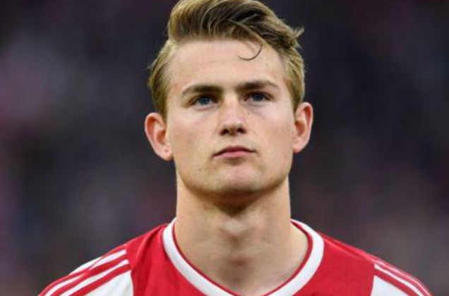 德里赫特：從低谷中崛起，于競(jìng)爭(zhēng)中奮進(jìn)