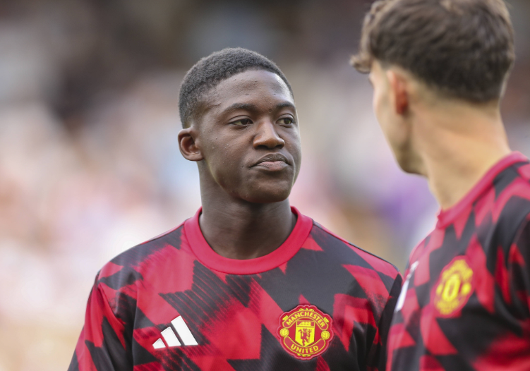 曼聯(lián)中場引援計劃：梅努續(xù)約難阻紅魔補強決心